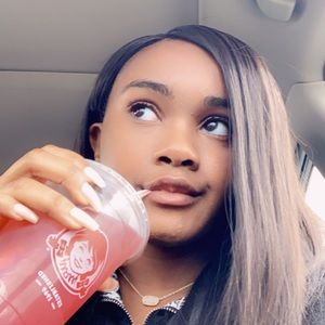 Meet your Posher, Aaria